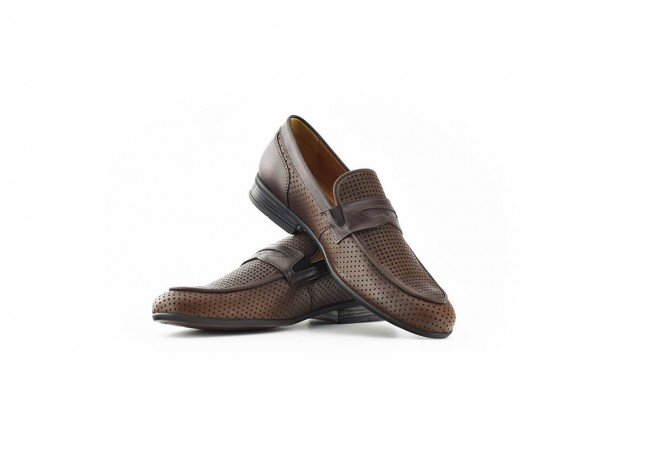 Men's shoes with perforation 360° Image